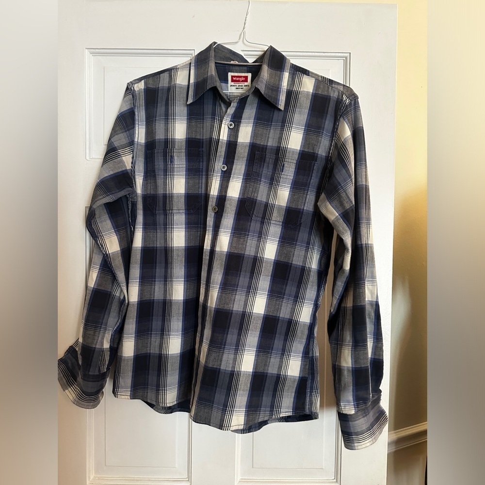 Women’s wrangle button up plaid shirt. Western cowgirl